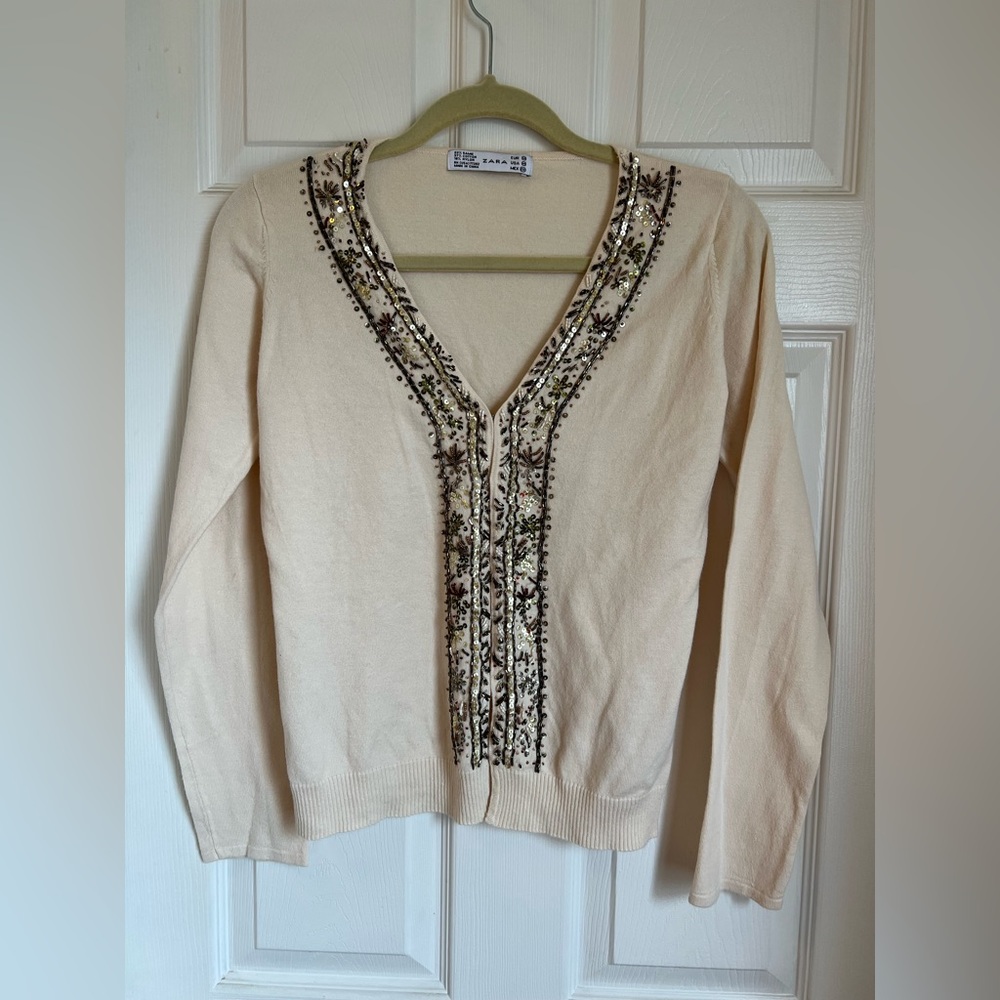 ZARA knit vintage style beaded V-neck Cardigan. Size M. Cream.